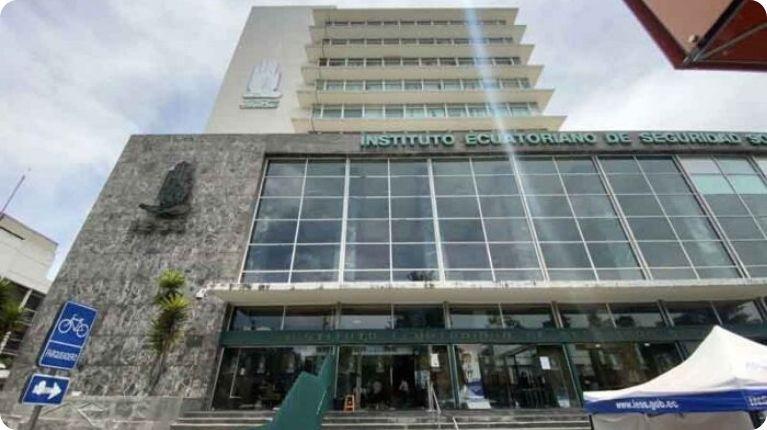 IESS desmiente desvinculación de 83 médicos familiares por el vencimiento de sus contratos
