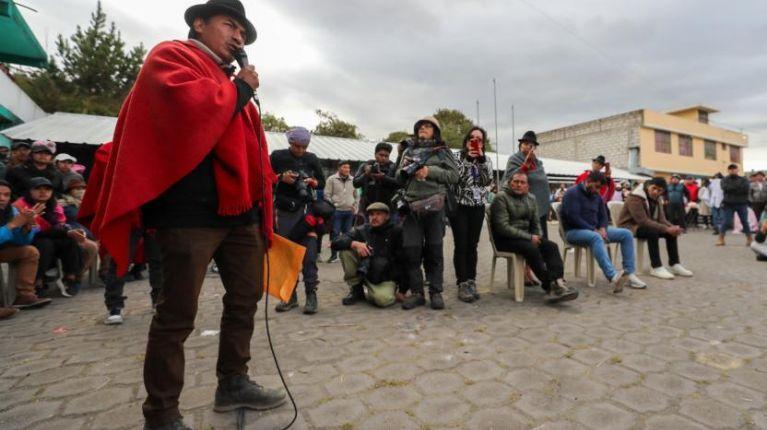 Imagen de la noticia: Así fue la liberación de los policías que permanecían retenidos por una comunidad indígena en Cotopaxi