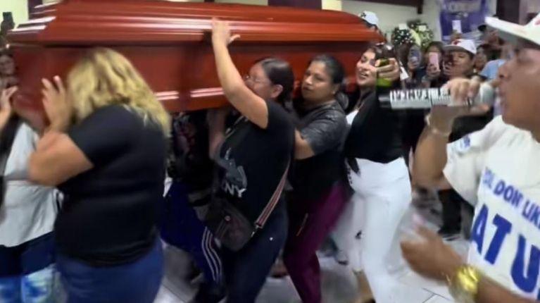 «El Cangri del Callao»: el joven peruano que convierte velorios en fiestas