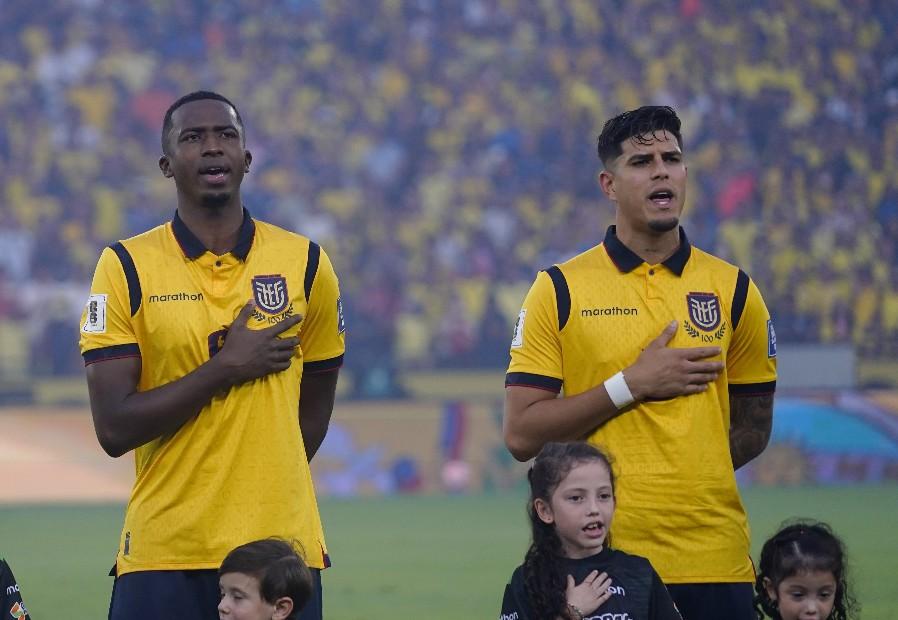 Hincapié y Pacho se consolidan en el 11 ideal de las eliminatorias