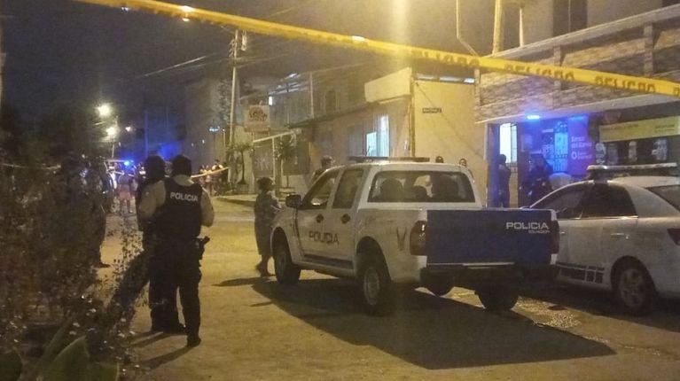 Imagen de la noticia: Doble crimen en Manta: hombre intentó proteger con su cuerpo a adolescente, pero ambos fueron asesinados