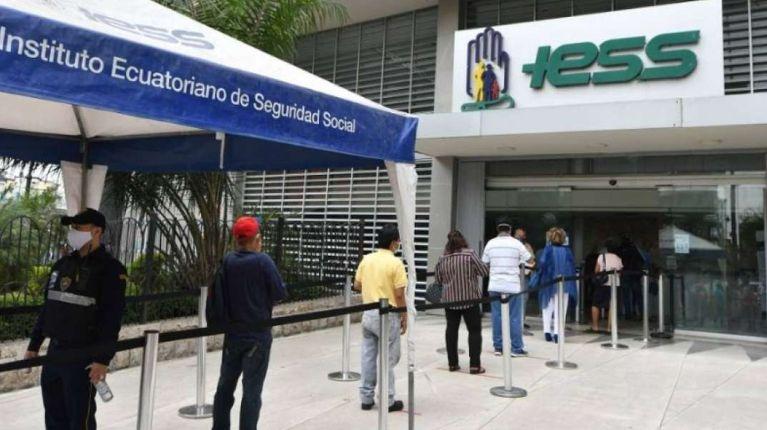 Pasos para denunciar mal servicio o actos de corrupción en el IESS