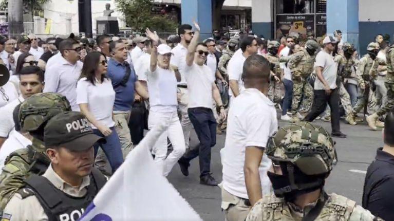 Guayaquil: con una hora de retraso inició la marcha de Noboa por la paz