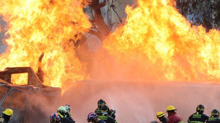 México: aumenta la cifra de muertos por explosión de camión con gas, autoridades investigan dos posibles causas