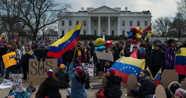 Gobierno de Donald Trump pide poner fin al TPS para venezolanos y endurece visas H-1B