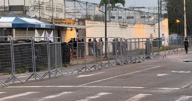 Reclusos se fugan en Machala y matan a un guía: ataque deja 14 muertos