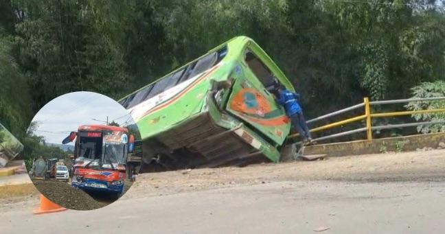 Buses chocan en carretera de San Plácido, Portoviejo: todo quedó grabado