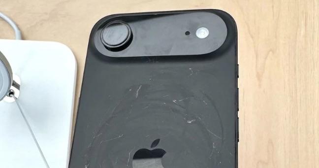 iPhone 17 Pro genera críticas por fragilidad: usuarios denuncian rayaduras