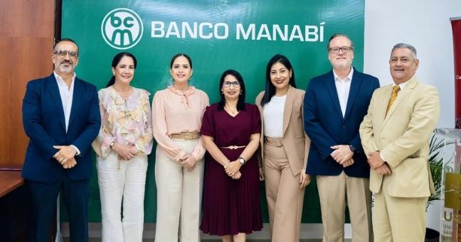 Banco Manabí impulsa becas y desarrollo en Manabí