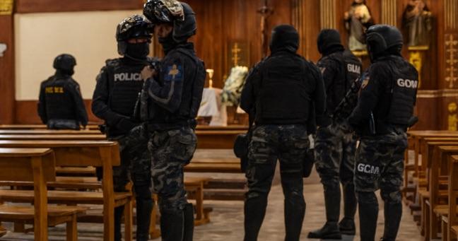 “Ya no respetan ni a Dios”: delincuentes irrumpen en iglesia y golpean a sacerdotes en Quito