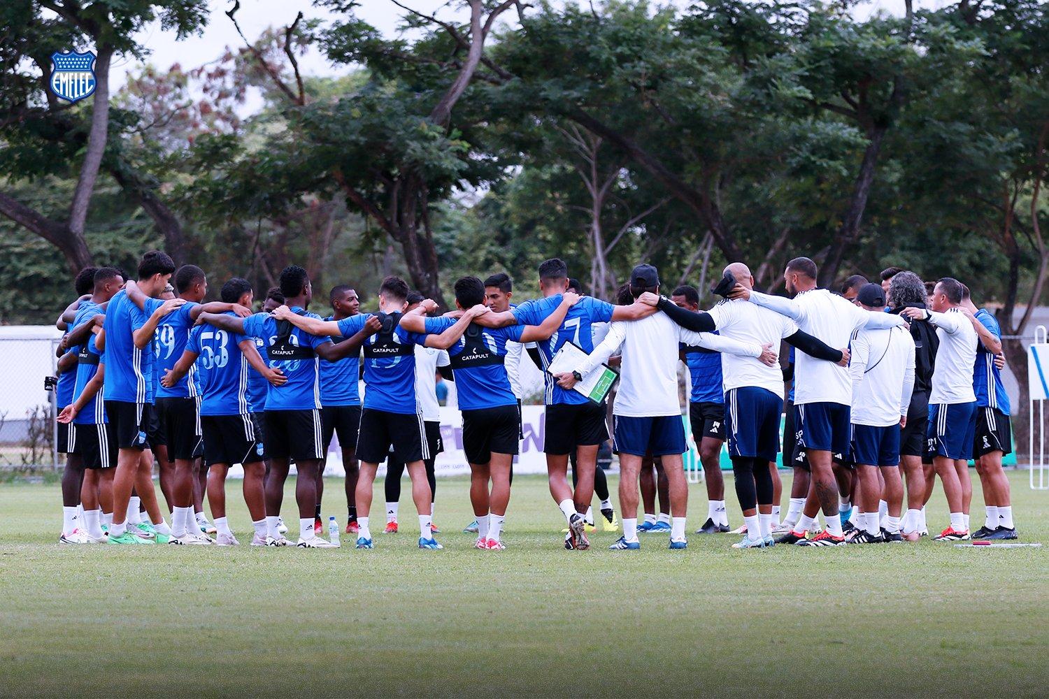 Comunicado de jugadores de Emelec contradice versión de Jorge Guzmán sobre sueldos