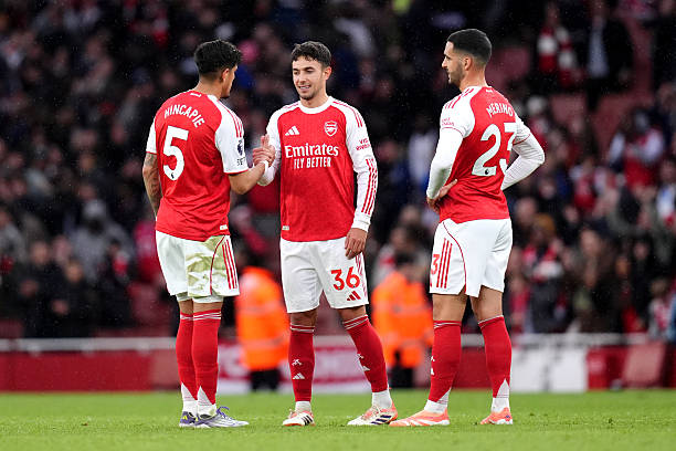 Piero Hincapié debuta con victoria en la Premier League junto al Arsenal