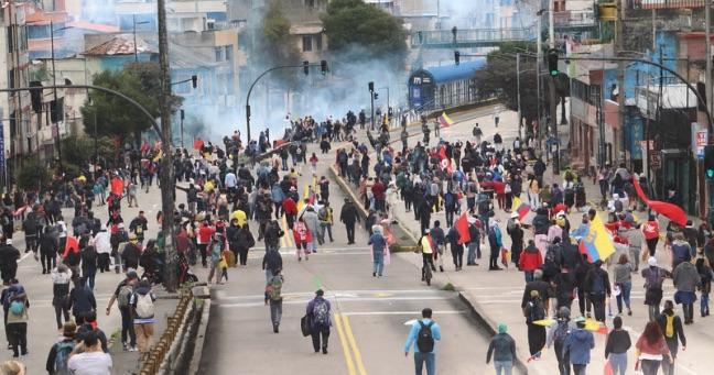 Conaie denuncia “tácticas de guerra”: Gobierno y FF.AA. responden en medio del paro nacional