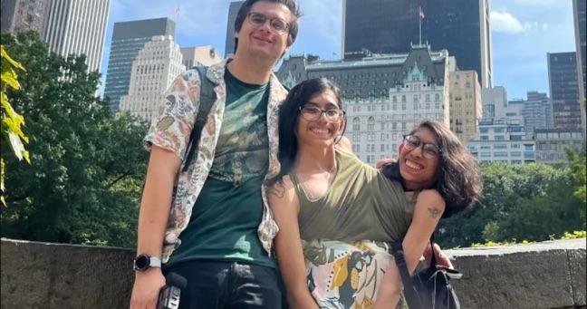 Siamesa revela cómo enfrenta la intimidad de su hermana casada