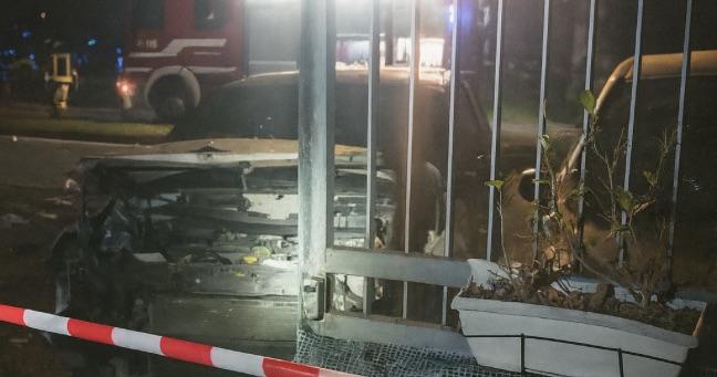 Bomba explota en el auto de reconocido periodista: la mafia estaría detrás del ataque
