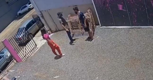 Padre asesina a la pareja de su hija: todo quedó grabado