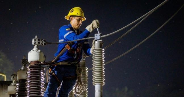 Gobierno lleva electricidad a comunidad manabita tras 61 años