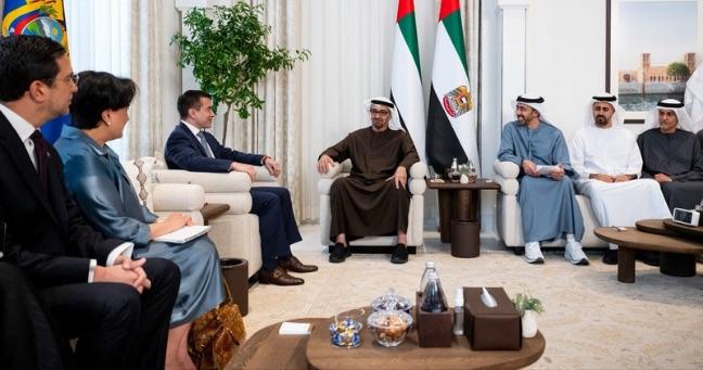 Noboa firma tratado con Emiratos Árabes para atraer inversión