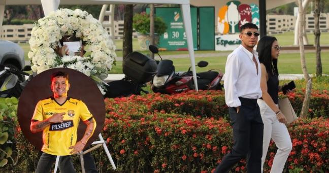 Mario Pineida es despedido por cientos de hinchas en Daule