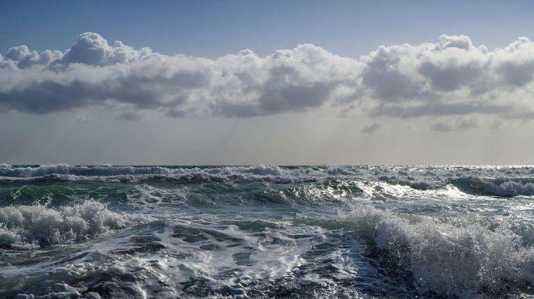 Oleaje hasta el 1 de enero de 2026 en las costas ecuatorianas