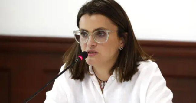 Imagen de la noticia: Vicepresidenta exige atención en centro de salud de Quito