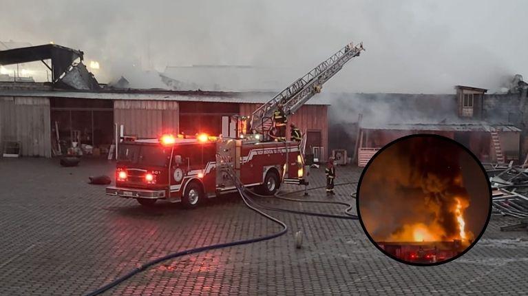 Imagen de la noticia: Incendio destruyó parte de una fábrica de perfumes en el norte de Quito