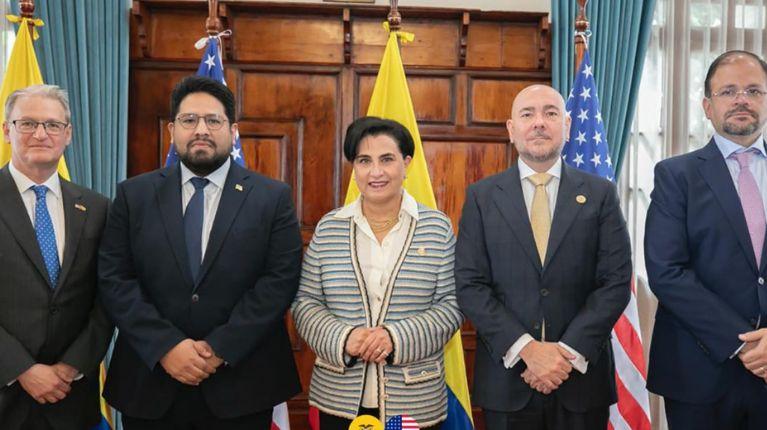 Imagen de la noticia: Ecuador y Estados Unidos ejecutarán operaciones estratégicas en la frontera con Colombia