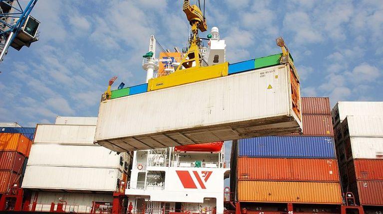Imagen de la noticia: Aduana oficializa arancel del 30% a las importaciones procedentes de Colombia