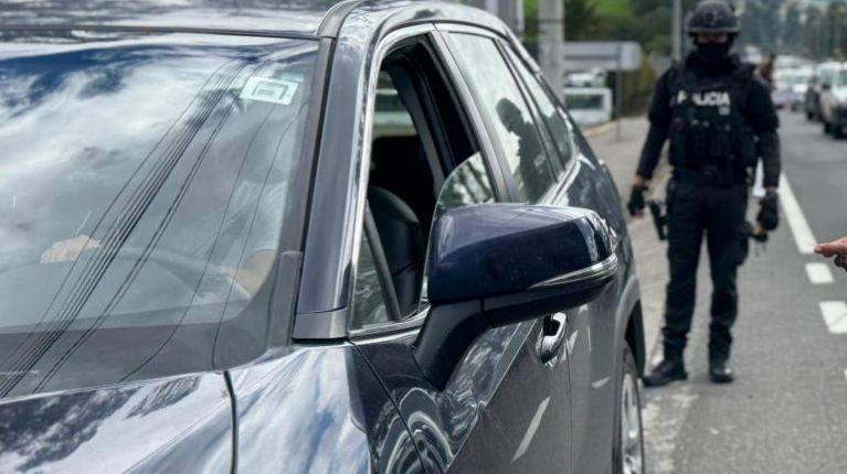 Quito: un hombre murió al inhalar dióxido de carbono en su auto