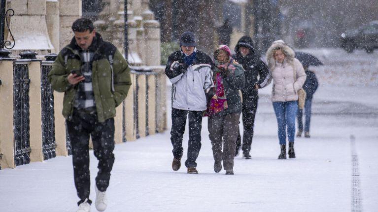 Frío extremo en Europa: cierre de escuelas y paralización en aeropuertos