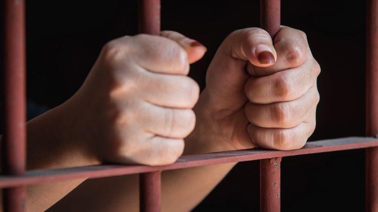 Mujer sentenciada a 26 años de prisión por el asesinato de su esposo  