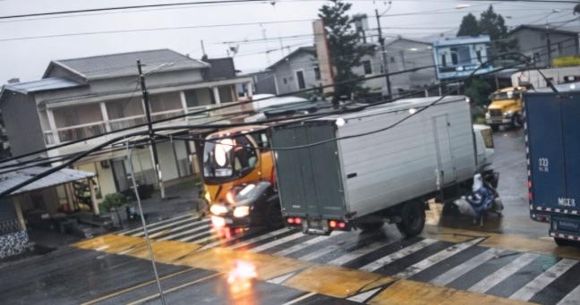 Muere conductor aplastado por camión en Guayas