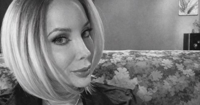 Érika Vélez sorprende con cambio radical de look