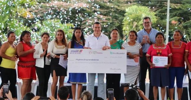Gobierno de Ecuador lanza crédito “Emprende Violeta”: mujeres pueden acceder a préstamos de hasta $5.000 