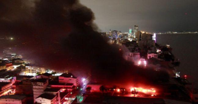 Tragedia en Guayaquil: colapsan torres del edificio Multicomercio tras voraz incendio