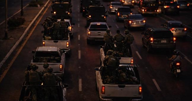 Militares arriban a provincias por toque de queda en Ecuador