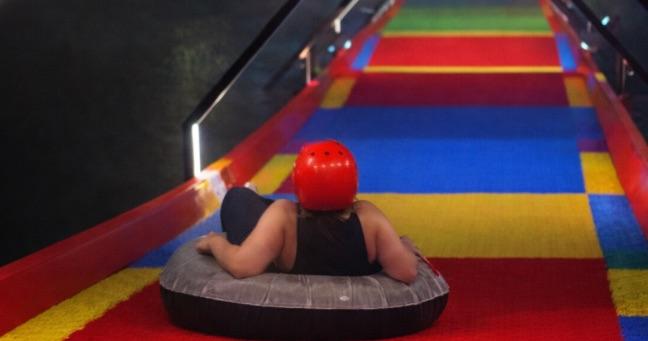 Mujer muere tras accidente en tobogán turístico