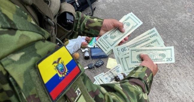 Cae banda que traficaba dinero falso en Ecuador: así operaba