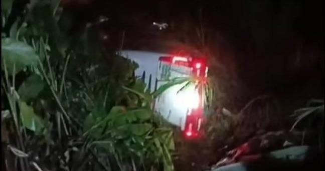 Bus interprovincial que salió de Manta a Quito se accidentó en El Carmen