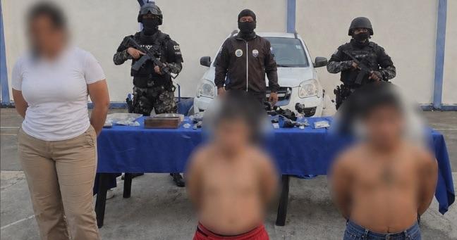 Imagen de la noticia: Tres presuntos integrantes de “Los Lobos”son capturados