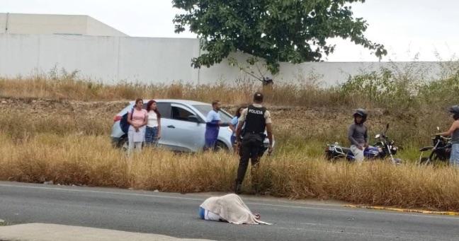 Hombre es asesinado a tiros en la vía Circunvalación de Manta, Manabí