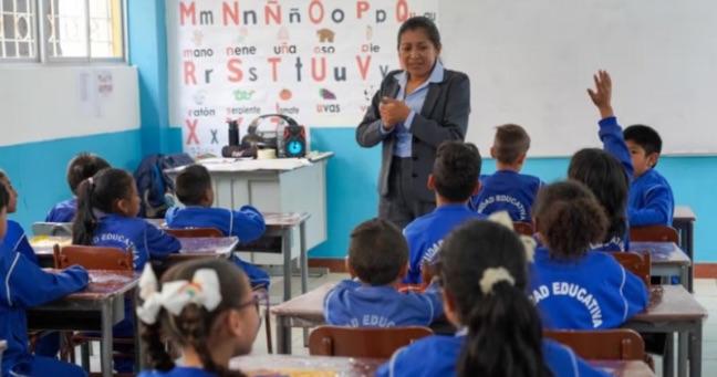 Ministerio de Educación de Ecuador habilita vacantes para profesores