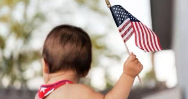 Corte Suprema de EE.UU analiza eliminar la ciudadanía por nacimiento