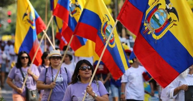 España aprueba regularización masiva de migrantes