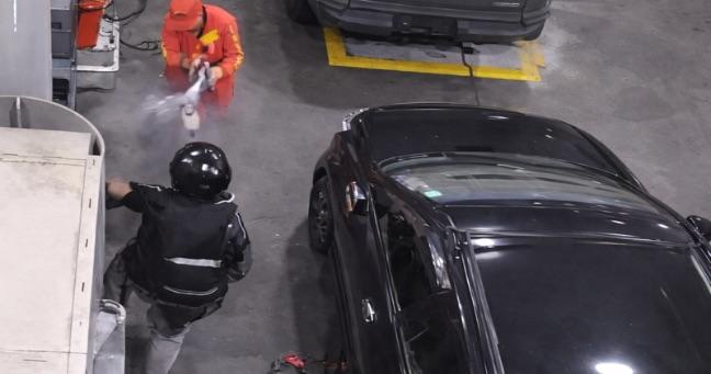 Imagen de la noticia: Quito: despachador frustra asalto con gasolina