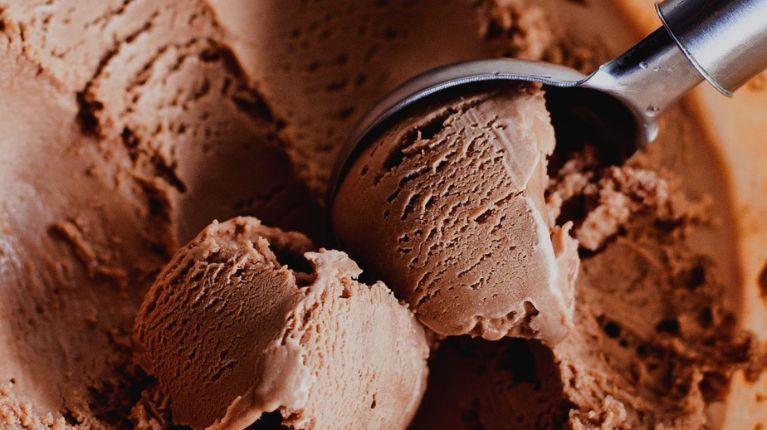 Arcsa detecta bacteria en helado y ordena el retiro del lote contaminado