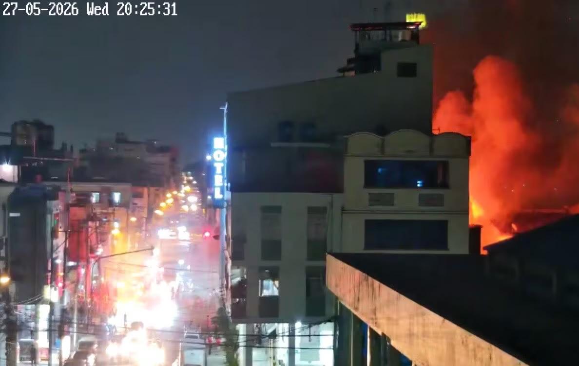 Incendio en el centro de Guayaquil genera alarma