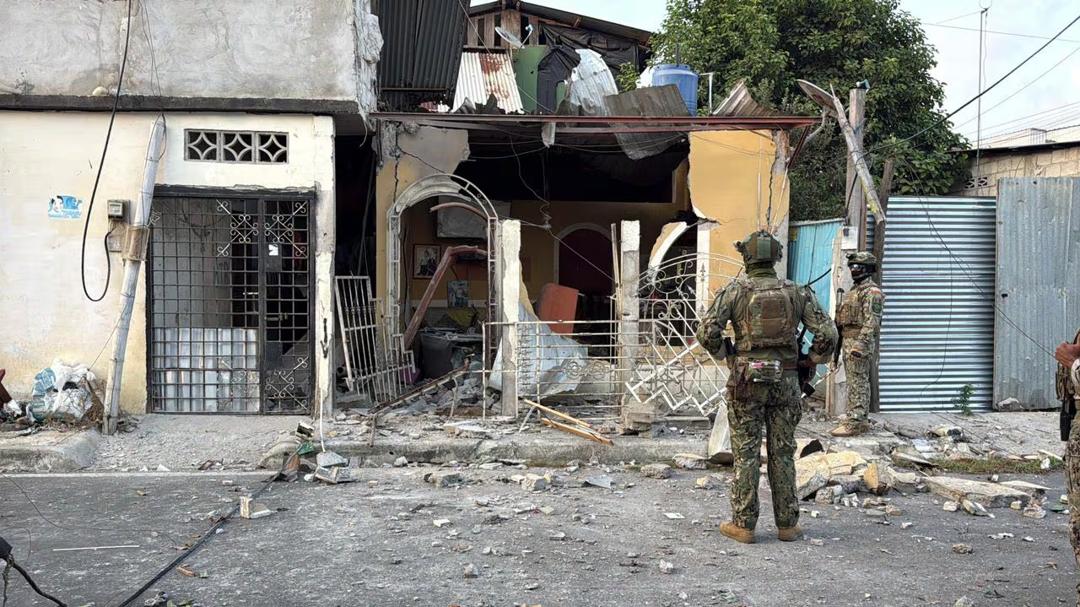 Imagen de la noticia: Ataque con explosivos destruye vivienda en Machala