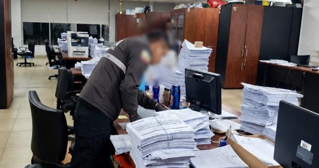 Fiscalía allana institución pública en Pichincha: hay siete detenidos
