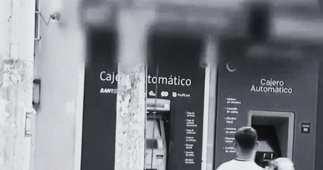 Imagen de la noticia: Bala perdida hiere a mujer en cajero de Guayaquil